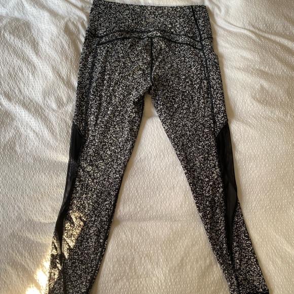LULULEMON LEGGINGS - Picture 2 of 4